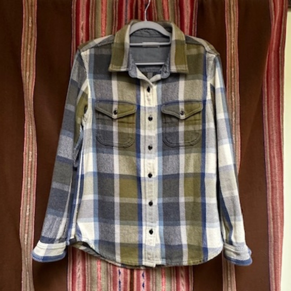 OUTERKNOWN BLANKET SHIRT- WOMENS XS/S RARE COLOR